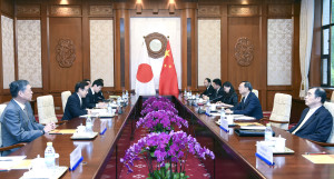 中日關係緊張，第三次中日高級別政治對話仍如期於今年8月在北京舉行。 （新華社 張領 攝） 