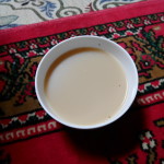 以黑茶兌上鮮奶的新疆奶茶。