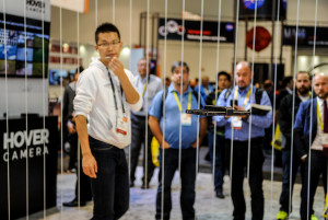 中國大陸創新產品亮相拉斯維加斯消費電子展。大陸無人機在美國拉斯維加斯消費電子展上演示。（新華社 張超群 攝）