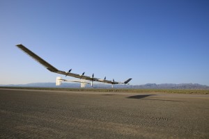 大陸「彩虹」太陽能無人機試飛成功。 （新華社）