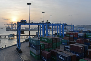 東非第一大港蒙巴薩港。（新華社 孫瑞博 攝）