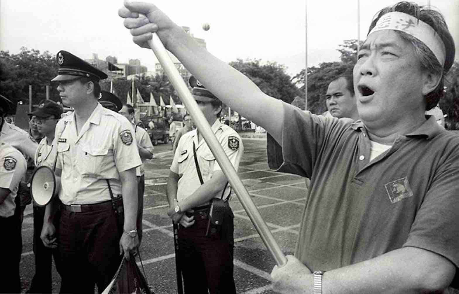 1991年陳映真參加五一遊行。（李文吉攝）